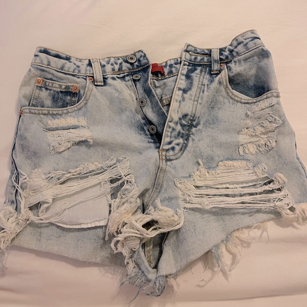 Buckle signature brand denim shorts high rise size x small